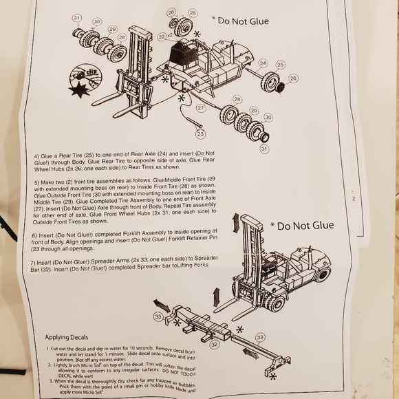 Walthers Cornerstone 933-3109 Kalmar Intermodal Container Crane - Kit HO Scale - Picture 6 of 6
